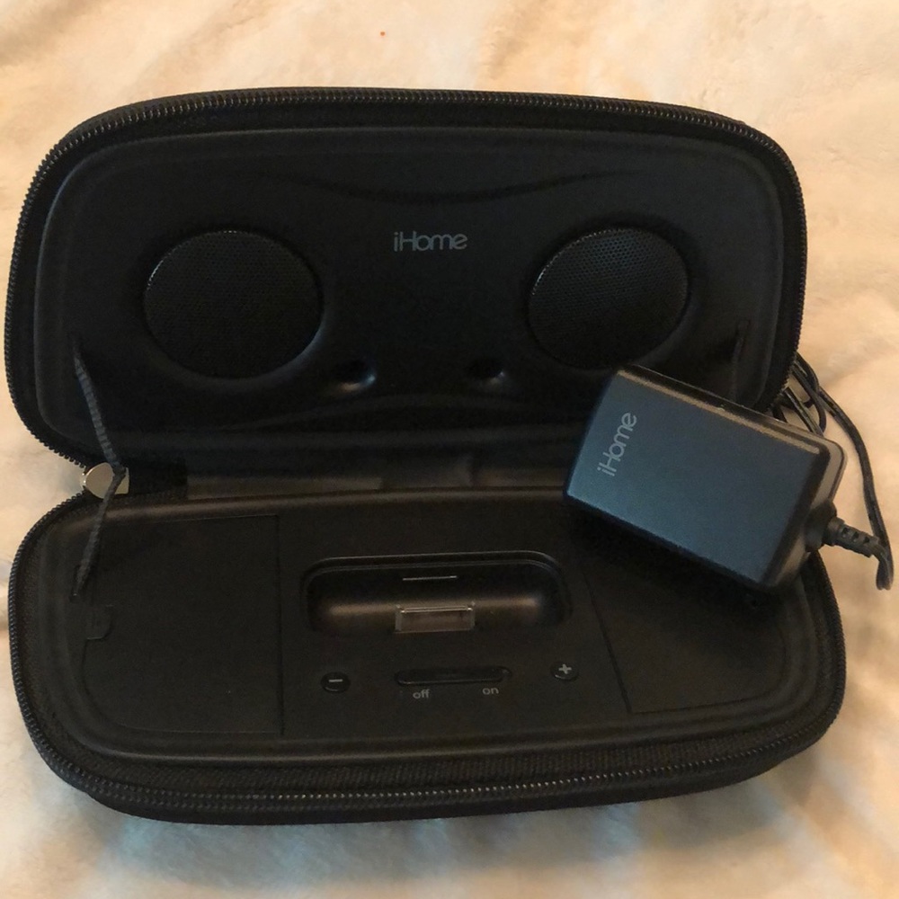 iHome IPod Speaker in Case with Adapter